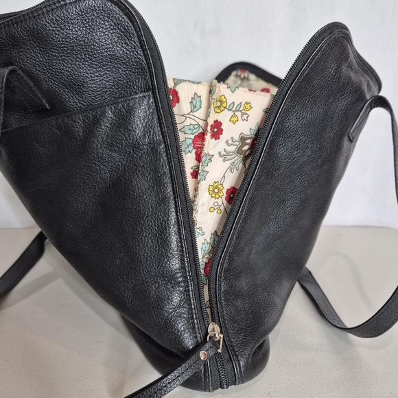 Latico Black Leather Laptop Bag - Picture 6 of 16